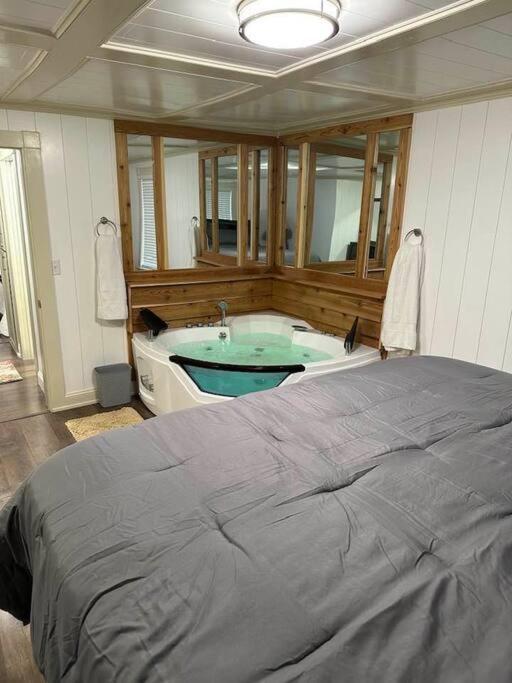 Hot Tub 5 Beds Lejlighed Moorhead Eksteriør billede